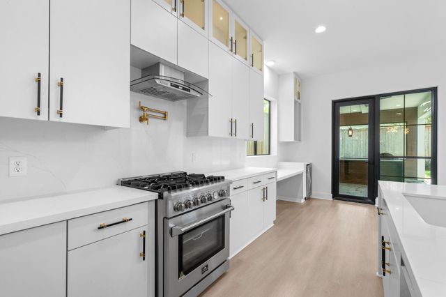 5513 Pagewood Lane, Houston, TX 77056