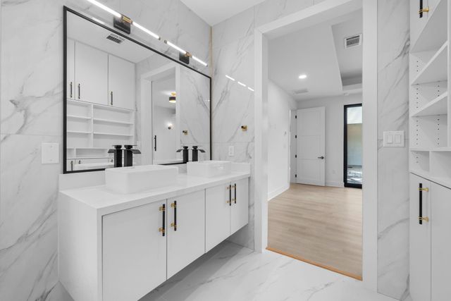 5513 Pagewood Lane, Houston, TX 77056