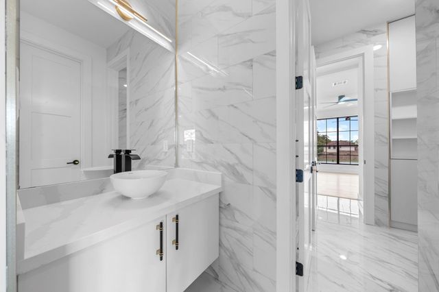 5513 Pagewood Lane, Houston, TX 77056