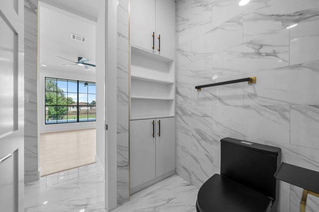 5513 Pagewood Lane, Houston, TX 77056