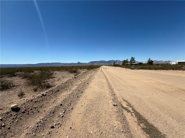 4834 W Sinola Drive, Golden Valley, AZ 86413