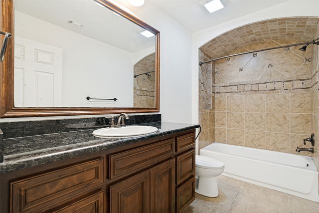 204 Captains Court, Granbury, TX 76049