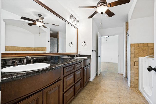 204 Captains Court, Granbury, TX 76049
