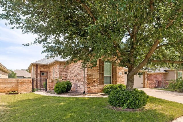204 Captains Court, Granbury, TX 76049