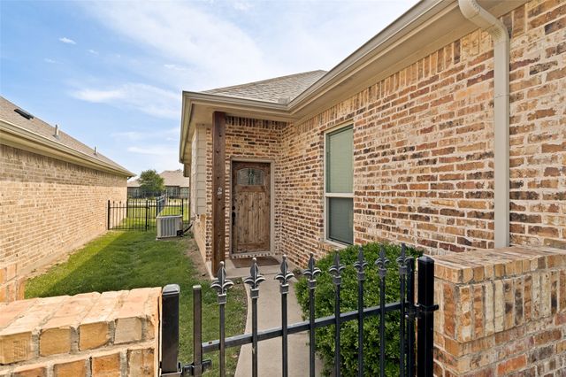 204 Captains Court, Granbury, TX 76049