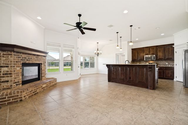 204 Captains Court, Granbury, TX 76049