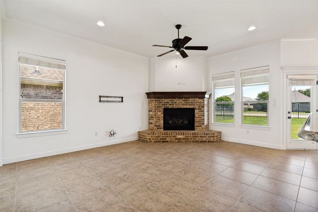 204 Captains Court, Granbury, TX 76049