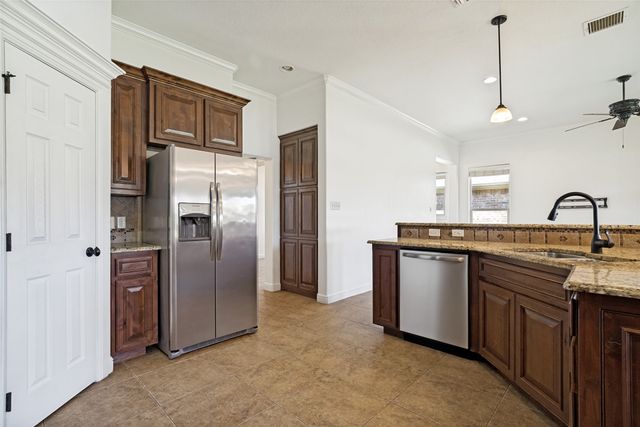 204 Captains Court, Granbury, TX 76049