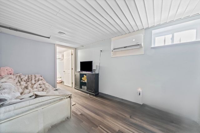 19 Utica St, Quincy, MA 02169