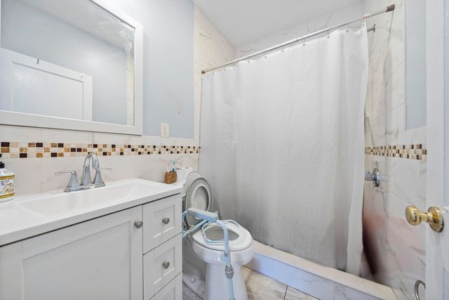 19 Utica St, Quincy, MA 02169