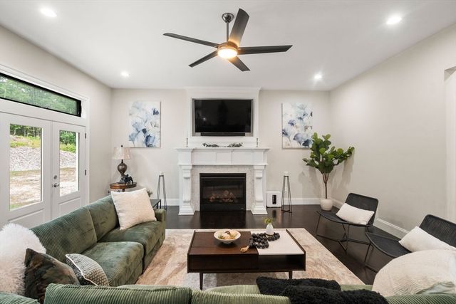 18 Keeney Pond Road., Norfolk, MA 02056
