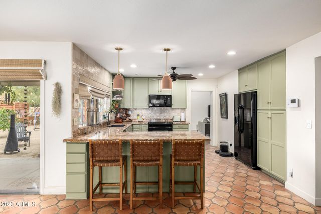 5754 W SHANGRI LA Road, Glendale, AZ 85304