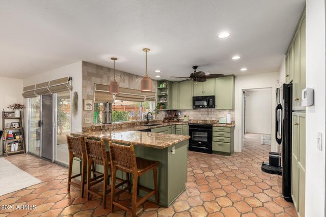 5754 W SHANGRI LA Road, Glendale, AZ 85304