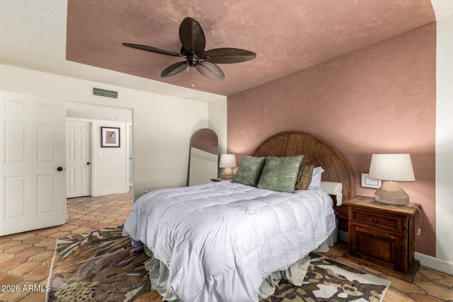 5754 W SHANGRI LA Road, Glendale, AZ 85304