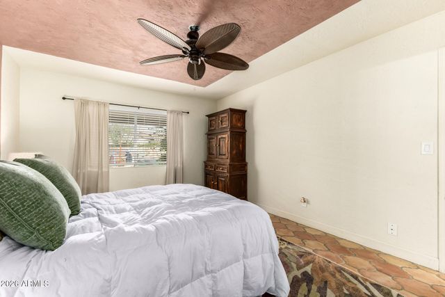 5754 W SHANGRI LA Road, Glendale, AZ 85304