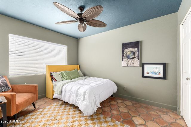 5754 W SHANGRI LA Road, Glendale, AZ 85304