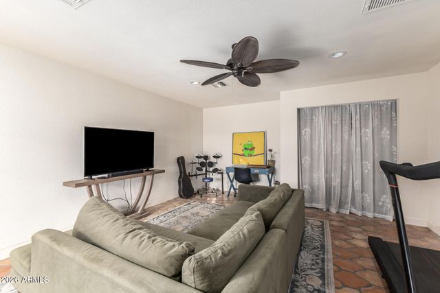 5754 W SHANGRI LA Road, Glendale, AZ 85304