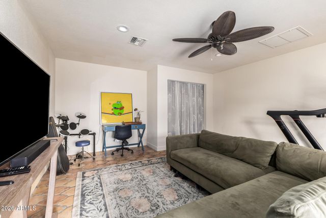 5754 W SHANGRI LA Road, Glendale, AZ 85304