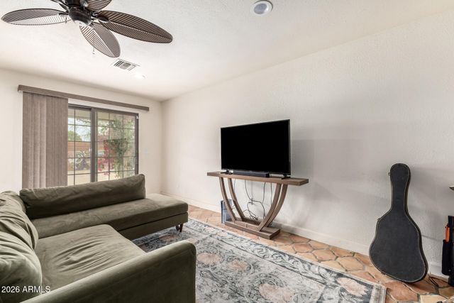 5754 W SHANGRI LA Road, Glendale, AZ 85304