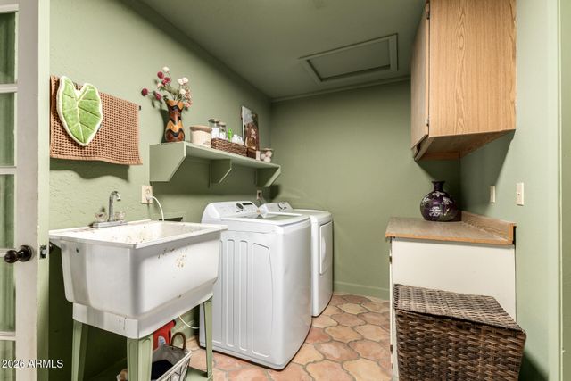 5754 W SHANGRI LA Road, Glendale, AZ 85304