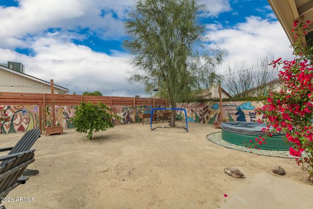 5754 W SHANGRI LA Road, Glendale, AZ 85304