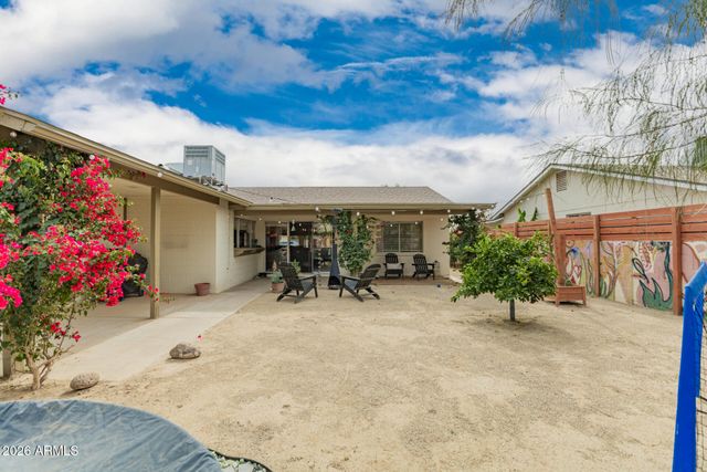 5754 W SHANGRI LA Road, Glendale, AZ 85304