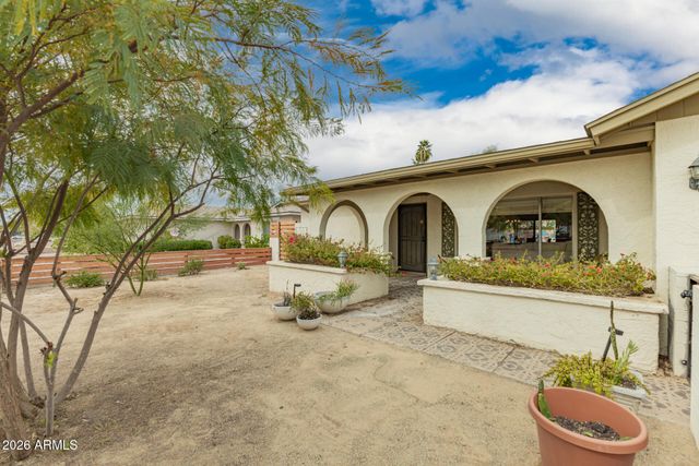 5754 W SHANGRI LA Road, Glendale, AZ 85304