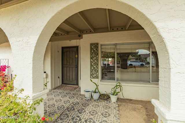5754 W SHANGRI LA Road, Glendale, AZ 85304