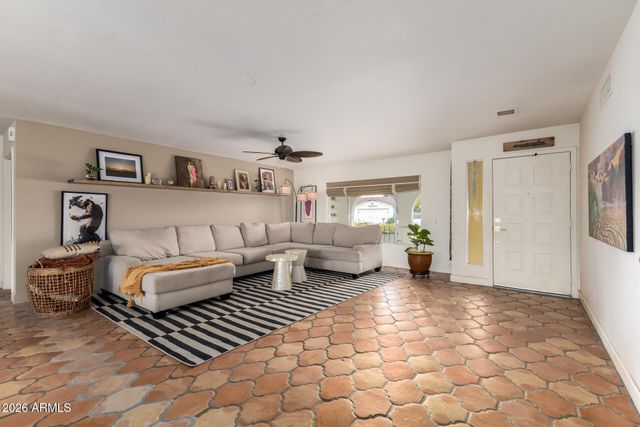 5754 W SHANGRI LA Road, Glendale, AZ 85304