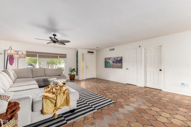 5754 W SHANGRI LA Road, Glendale, AZ 85304