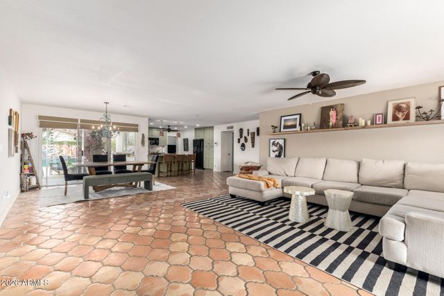 5754 W SHANGRI LA Road, Glendale, AZ 85304