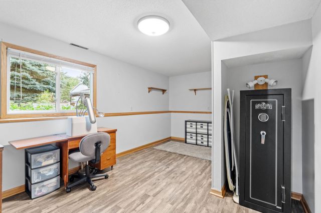 8989 Kirkwood Circle N, Maple Grove, MN 55369