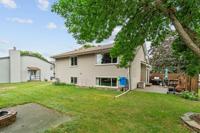 8989 Kirkwood Circle N, Maple Grove, MN 55369