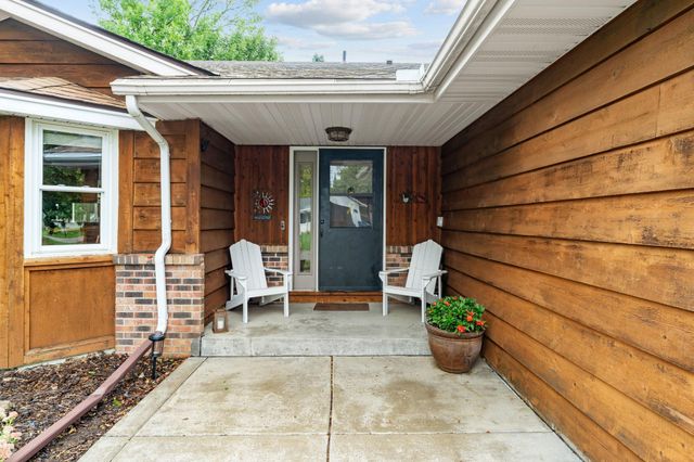 8989 Kirkwood Circle N, Maple Grove, MN 55369