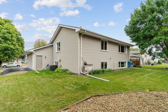 8989 Kirkwood Circle N, Maple Grove, MN 55369