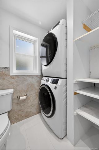 108 La Rue Drive, Huntington, NY 11743