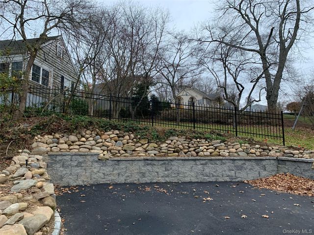 108 La Rue Drive, Huntington, NY 11743