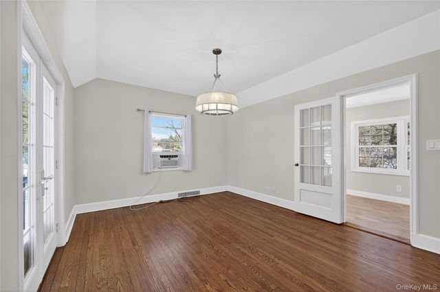 108 La Rue Drive, Huntington, NY 11743