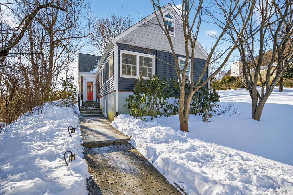 108 La Rue Drive, Huntington, NY 11743