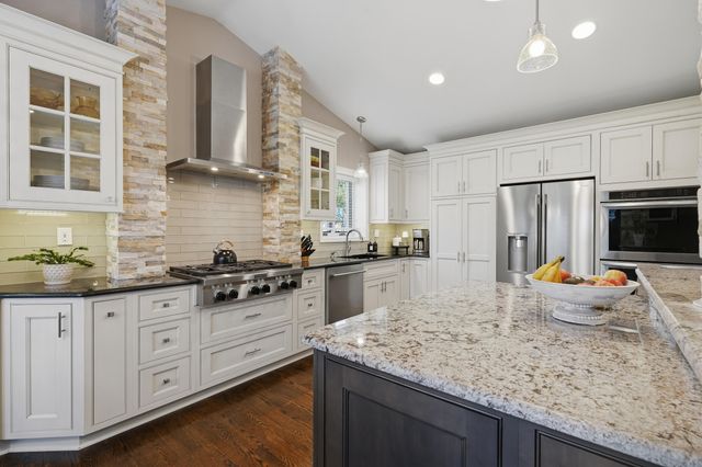 29369 Hampton Court, New Hudson, MI 48165