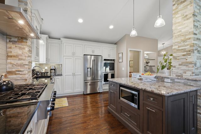 29369 Hampton Court, New Hudson, MI 48165
