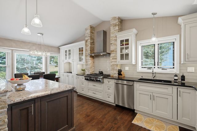 29369 Hampton Court, New Hudson, MI 48165
