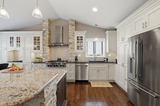 29369 Hampton Court, New Hudson, MI 48165