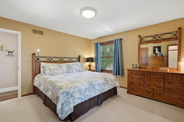 29369 Hampton Court, New Hudson, MI 48165