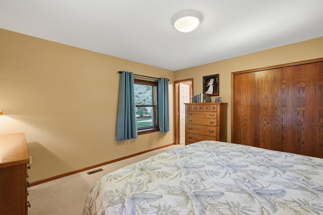 29369 Hampton Court, New Hudson, MI 48165