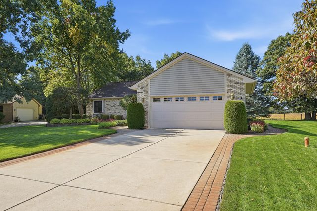 29369 Hampton Court, New Hudson, MI 48165