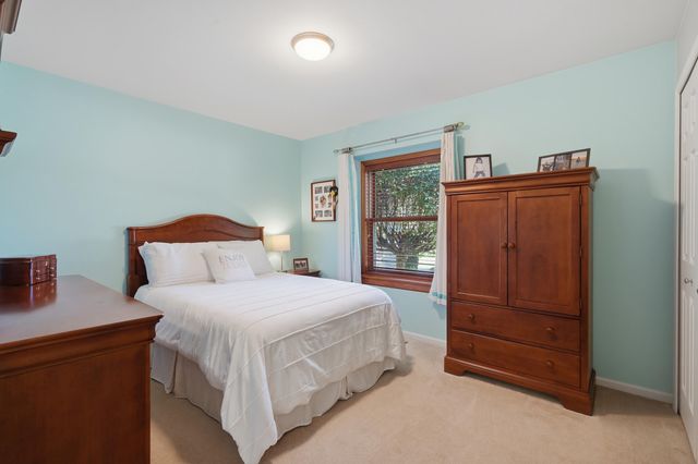 29369 Hampton Court, New Hudson, MI 48165