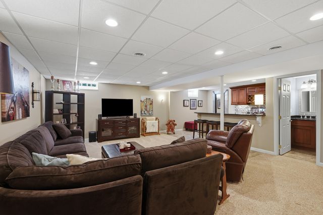 29369 Hampton Court, New Hudson, MI 48165
