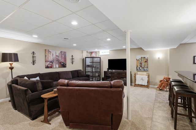 29369 Hampton Court, New Hudson, MI 48165