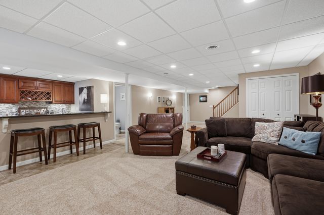 29369 Hampton Court, New Hudson, MI 48165
